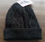 Nieuw met nepbont gevoerde muts zwart met goud, Ophalen of Verzenden, Nieuw, Muts