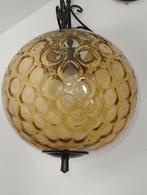 Mooie vintage hanglamp, Huis en Inrichting, Lampen | Hanglampen, Bollamp, hanglamp, vintage, glasbol, Gebruikt, Ophalen of Verzenden