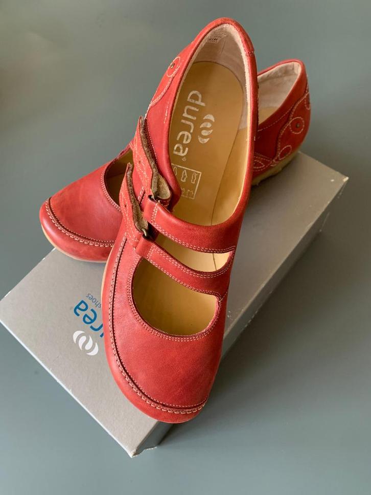 Als nieuw: mooi leren Durea damesschoen, maat 38,5, Kleding | Dames, Schoenen, Nieuw, Schoenen met lage hakken, Rood, Ophalen of Verzenden