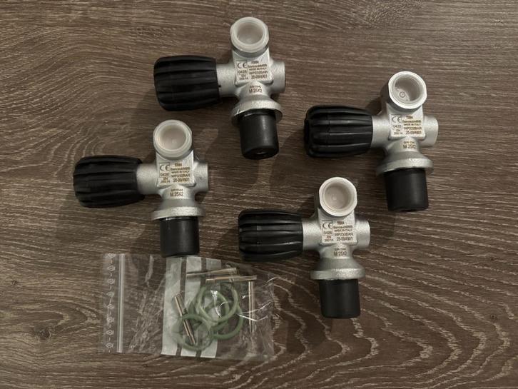 Fleskraan m25x2 rechts 232bar DIN nieuw (4 st. beschikbaar), Watersport en Boten, Duiken, Nieuw, Duikfles, Ophalen of Verzenden