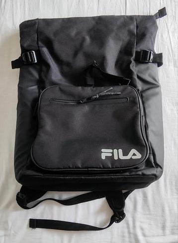Uitstekende FILA rugtas, met voldoende ruimte. beschikbaar voor biedingen