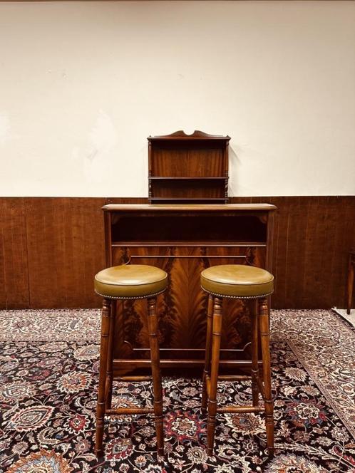 Engelse Chesterfield Bar met Barkrukken, Antiek en Kunst, Antiek | Kantoor en Zakelijk, Ophalen