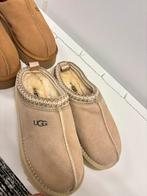 Beige UGG Pantoffels Maat 39 - Cozy & Stijlvol!, Ophalen of Verzenden, Gedragen, Beige, Pantoffels of Sloffen