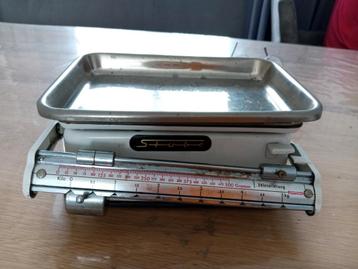 Oude Brocante Weegschaal - Goede Staat beschikbaar voor biedingen