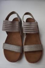 Skechers sandalen sleehak pumps licht grijs maat 40 - 41, Grijs, Sandalen of Muiltjes, Ophalen of Verzenden, Zo goed als nieuw