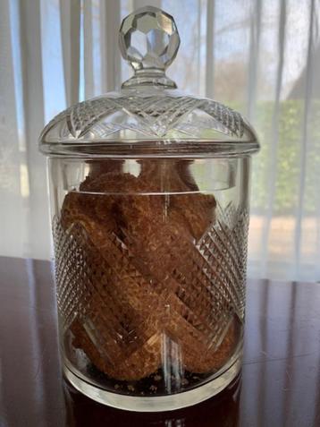 KOEKPOT/BESCHUITPOT, FRUITSCHAAL OP VOET (TAZZA) DIAMANTSL. beschikbaar voor biedingen