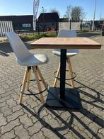 Eikenhouten halfhoge tafel met gietijzeren onderstel, Ophalen, Zo goed als nieuw
