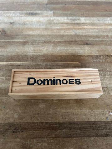 Dominoes zonder spelregels  beschikbaar voor biedingen