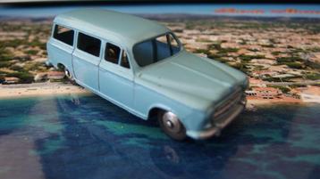 Dinky Toys Blauwe Peugeot 403 Familiale 24F, beschikbaar voor biedingen
