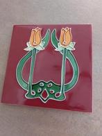 Oude Art Nouveau Haardtegel  met tulpen, Antiek en Kunst, Ophalen of Verzenden