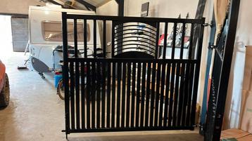 OPRUIMING AANBIEDING ZWARE MODERNE SIERPOORT INRIJPOORT beschikbaar voor biedingen