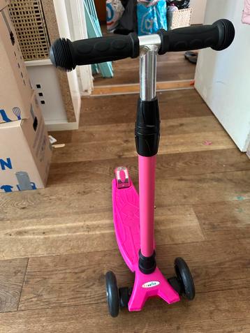 Pink Scooter beschikbaar voor biedingen