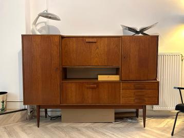 Groot mid century highboard  beschikbaar voor biedingen