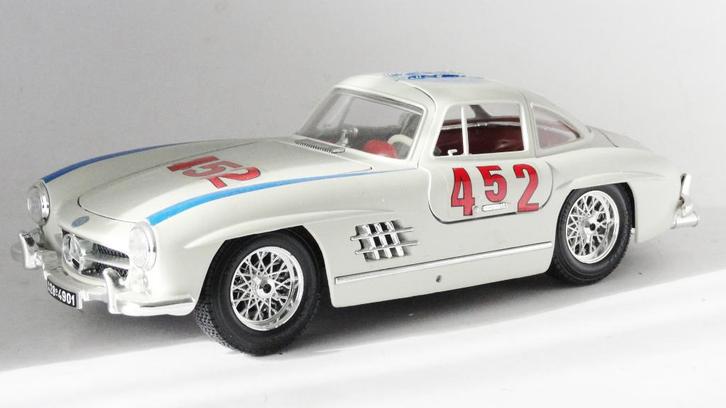 EEE Verzameling Bburago, Hobby en Vrije tijd, Modelauto's | 1:18, Zo goed als nieuw, Auto, Bburago, Ophalen of Verzenden