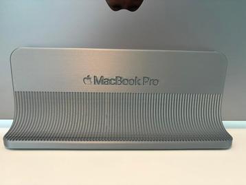 Vertical stand for MacBook Pro beschikbaar voor biedingen