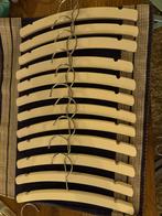 Set van 12 witte houten baby kledinghangers, Kinderen en Baby's, Babymode-accessoires, Ophalen of Verzenden, Zo goed als nieuw