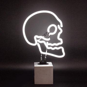 Neon verlichting SCHEDEL op voet beschikbaar voor biedingen