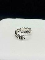 Ruggegraat spine ring botten gotic emo biker ring, Nieuw, Ophalen of Verzenden, Dame of Heer, Met edelsteen