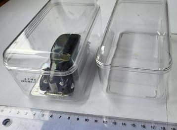 hard Plastic Dozen met deksel kan gebruikt worden voor auto beschikbaar voor biedingen