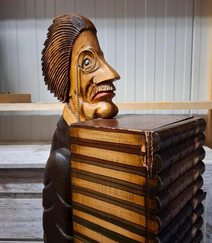 Houten kast in de vorm van een geleerde, Antiek en Kunst, Kunst | Beelden en Houtsnijwerken, Ophalen of Verzenden