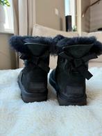 UGG Mini Bailey Bow Zwart Maat 38, Kleding | Dames, Schoenen, Ophalen of Verzenden, Gedragen, Zwart, Lage of Enkellaarzen