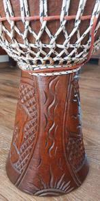 Djembe afkomstig uit Gambia., Muziek en Instrumenten, Percussie, Ophalen of Verzenden, Zo goed als nieuw, Trommel