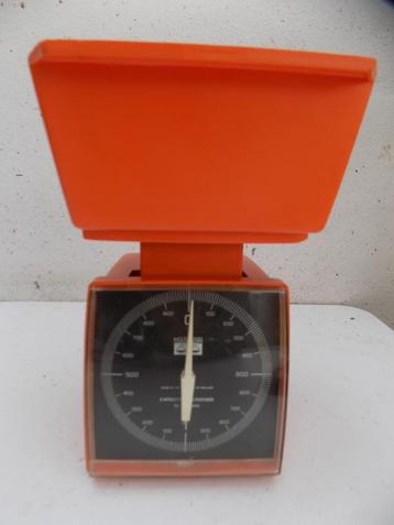 Keukenweegschaal Hanson jaren 70 seventies oranje beschikbaar voor biedingen