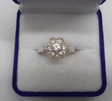 zilveren ring met heldere steentjes bloem maat 17.25 nr.1354 beschikbaar voor biedingen