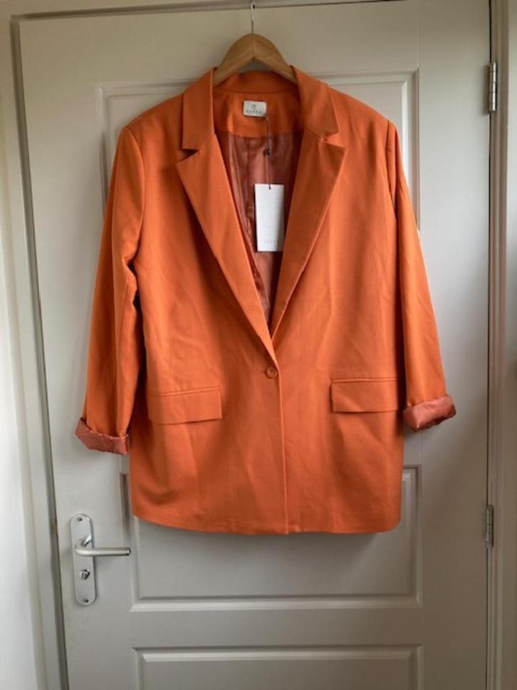 Nieuwe blazer van Kaffe oranje maat 40, Kleding | Dames, Jasjes, Kostuums en Pakken, Nieuw, Jasje, Maat 38/40 (M), Oranje, Ophalen of Verzenden