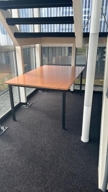 kantine tafel beschikbaar voor biedingen