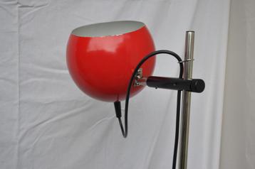 VEB AKA Leuchten | vintage vloerlamp | bollamp "warm rood" beschikbaar voor biedingen