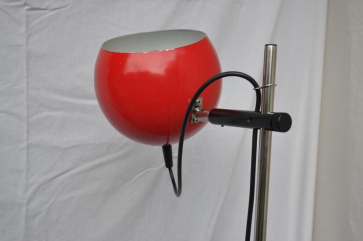 VEB AKA Leuchten | vintage vloerlamp | bollamp "warm rood", Huis en Inrichting, Lampen | Vloerlampen, Gebruikt, 150 tot 200 cm