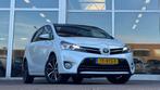 Toyota Verso 1.8 VVT-i Dynamic 7p. Panoramadak Camera Navige, Auto's, Toyota, 4 cilinders, 7 stoelen, Wit, Bedrijf