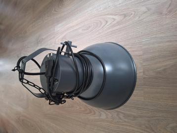 Industriële grijze hangende lamp  beschikbaar voor biedingen