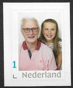 Pers. postzegel van de rol : opa met kleindochter Anouk., Postzegels en Munten, Postzegels | Nederland, Na 1940, Ophalen of Verzenden