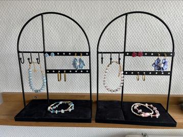 Sieradenrekjes (2 stuks zonder sieraden!) beschikbaar voor biedingen