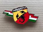 Abarth auto grille badge, Verzamelen, Speldjes, Pins en Buttons, Ophalen of Verzenden, Zo goed als nieuw, Transport, Button
