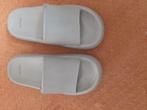 sluppers, Kleding | Dames, Schoenen, Slippers, Ophalen of Verzenden, Zo goed als nieuw, Grijs