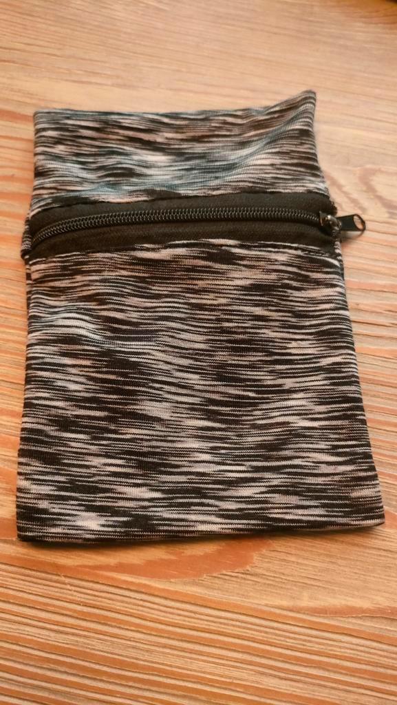 Sportarmband met rits - Zwart/Wit, Sieraden, Tassen en Uiterlijk, Tassen | Sporttassen, Zo goed als nieuw, Unisex volwassen, Ophalen of Verzenden