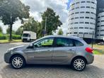 Renault Clio Estate 1.2 TCE Collection, Auto's, Renault, Voorwielaandrijving, Euro 5, Gebruikt, 4 cilinders