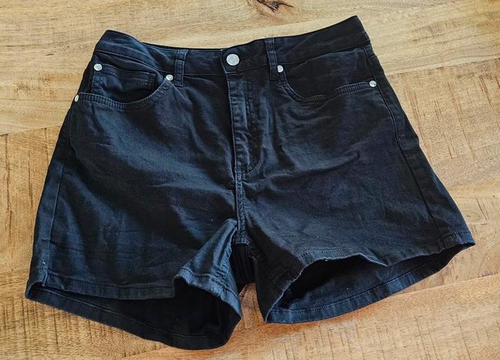 Drie Korte Spijkerbroeken - Liu Jo & UP Fashion - Maat S/36, Kleding | Dames, Broeken en Pantalons, Zo goed als nieuw, Maat 36 (S)