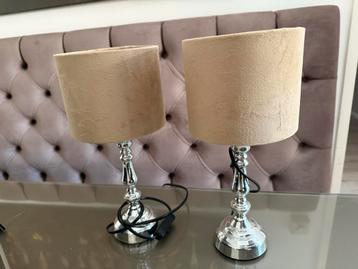 2 schemerlampjes beschikbaar voor biedingen