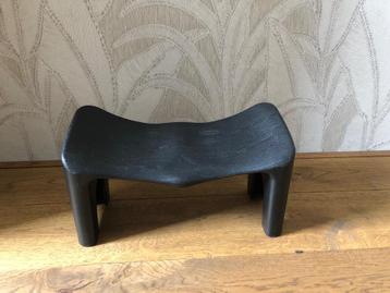 Meditatie bankje zwart beschikbaar voor biedingen