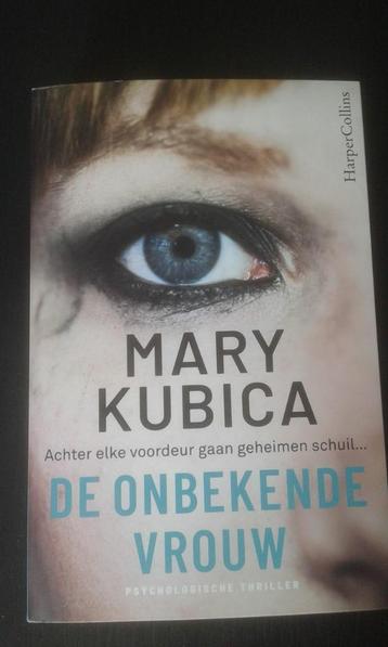 Zo'n lief meisje/Bevroren/De onbekende vrouw - Mary Kubica beschikbaar voor biedingen