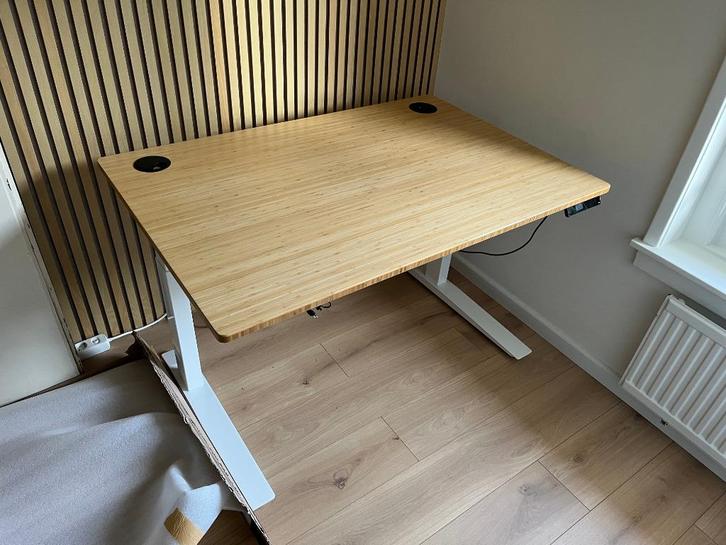 Fully Jarvis Zit/Sta-bureau 120x80 cm, Bamboe, Huis en Inrichting, Bureaus, Gebruikt, Stabureau, Elektrisch, In hoogte verstelbaar