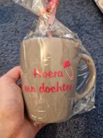 Hoera een dochter handgemaakte mok, Ophalen of Verzenden, Nieuw, Overige stijlen, Kop(pen) en/of Schotel(s)