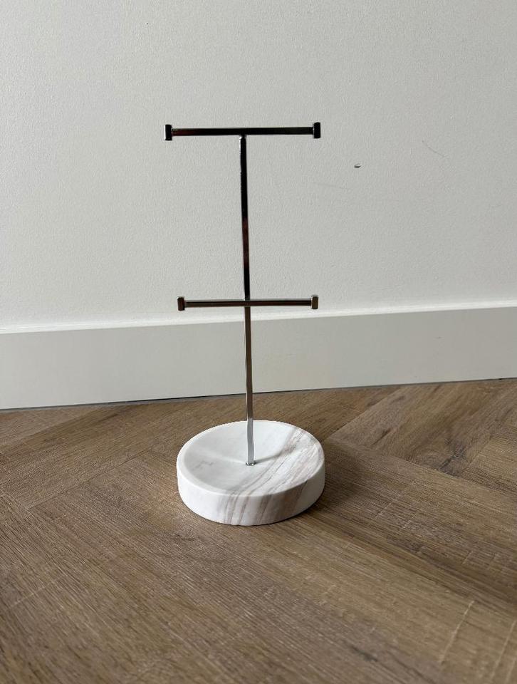 Heel goed wit marmer Zara home sieraden rek houder steen, Sieraden, Tassen en Uiterlijk, Kettinghangers, Zo goed als nieuw, Overige materialen