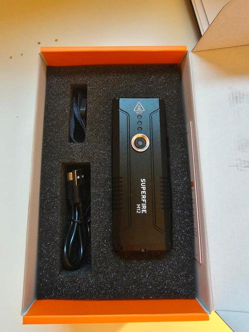 Superfire zaklamp – 8000 lumen, nieuw in doos, Caravans en Kamperen, Zaklampen, Nieuw, Accu, Ophalen of Verzenden