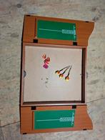 Dartbord met King of Arms dart kast en pijlen, Sport en Fitness, Darts, Ophalen of Verzenden, Gebruikt, Dartbord met pijlen