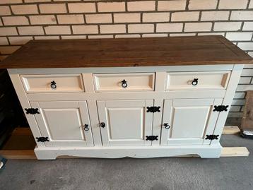 Dressoir kast met grenenhouten blad 145 x 93 x 50cm beschikbaar voor biedingen